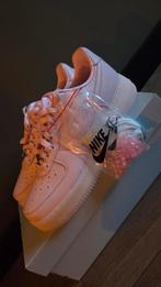 Nike NOCTA x AIR FORCE 1 LOW SP "LOVE YOU FOREVER", Kleding | Heren, Schoenen, Overige kleuren, Nike, Nieuw, Ophalen of Verzenden