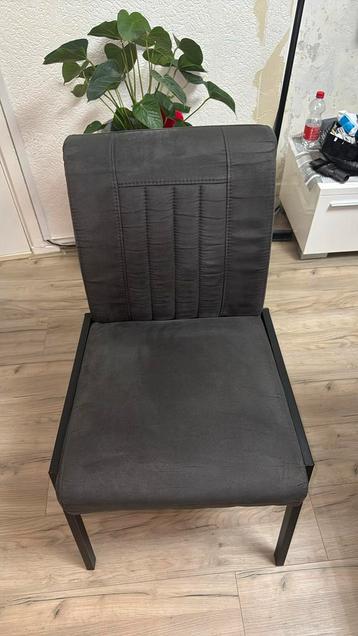 Grijze Eetkamerstoelen (2x) + Eetbank beschikbaar voor biedingen
