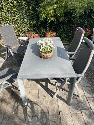 Tuin tafel metaal/kunststof beschikbaar voor biedingen