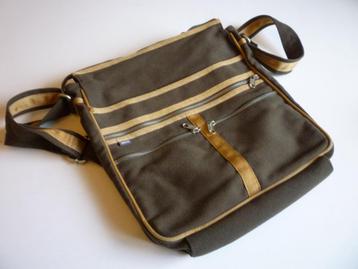 ZGAN  Vintage Schoudertas van Mexx beschikbaar voor biedingen