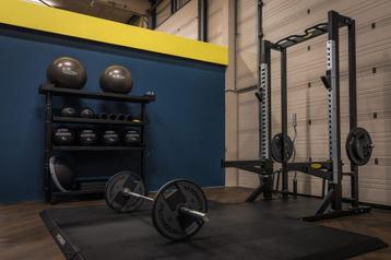 Half rack Technogym met olympisch platform beschikbaar voor biedingen