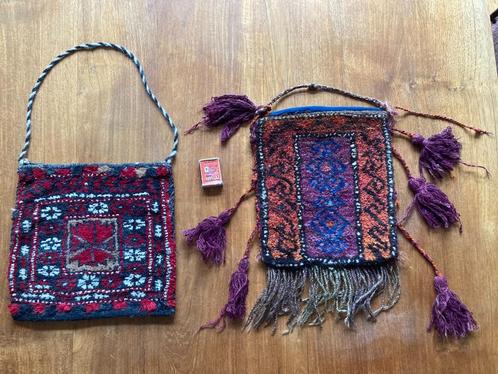 2 seventies tapijttasjes klein stof tasje tapijt tafelkleed, Sieraden, Tassen en Uiterlijk, Tassen | Damestassen, Gebruikt, Ophalen of Verzenden