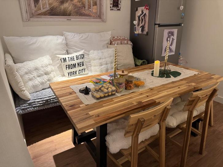 Solid acacia dining table plus two chairs., Huis en Inrichting, Tafels | Eettafels, Gebruikt, 150 tot 200 cm, 50 tot 100 cm, Vijf personen of meer