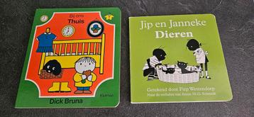 meerdere kartonnen boekjes  beschikbaar voor biedingen