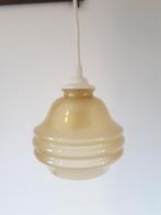 vintage hanglamp glazen hanglampje  okergele lamp, Antiek en Kunst, Antiek | Lampen, Ophalen of Verzenden