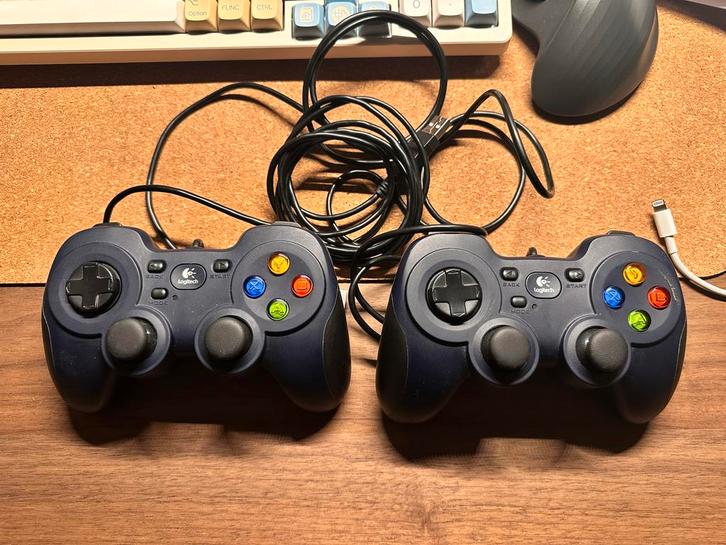 2x Logitech Gamepad F310 - Perfect voor PC Gaming!, Spelcomputers en Games, Spelcomputers | Overige Accessoires, Gebruikt, Verzenden