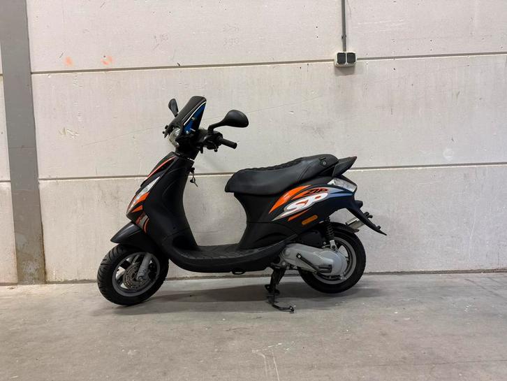 🚀Piaggio Zip 70CC 2117 KM🚀VERKOCHT!!!, Fietsen en Brommers, Scooters | Piaggio, Zip, Benzine, Ophalen