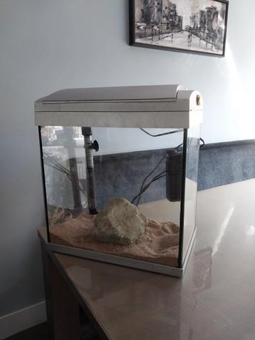 Leeg aquarium 25 liter inclusief pomp en verwarming beschikbaar voor biedingen