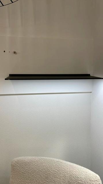 Novy wandplank 9o cm met up- en downlight z.g.a.n.  beschikbaar voor biedingen