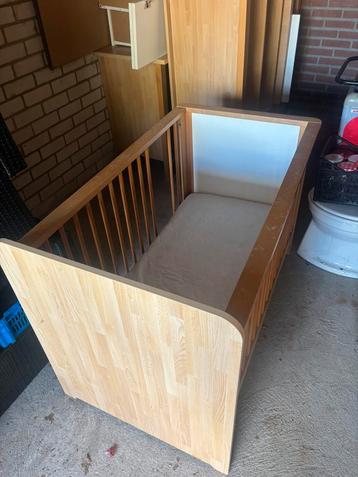 Babykamer in het hout  beschikbaar voor biedingen