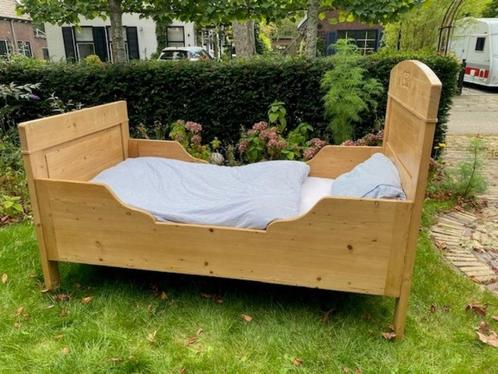 Antiek kinder bed, Kinderen en Baby's, Kinderkamer | Bedden, Zo goed als nieuw, 180 cm of meer, 100 cm of meer, Lattenbodem, Matras