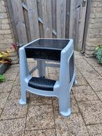 Opstapkruk met opbergruimte €10 info 06 11363680, Ophalen, Hout