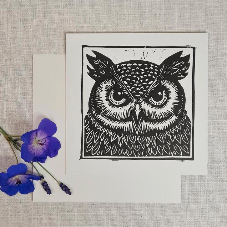 Dubbele wenskaart 15x15 cm. met envelop, uil, linosnede, Diversen, Wenskaarten, Nieuw, Ophalen of Verzenden
