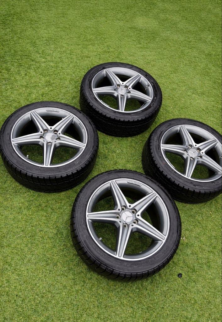 Mercedes AMG Velgen met Winterbanden 245/45/18, Auto-onderdelen, Banden en Velgen, Banden en Velgen, Winterbanden, 18 inch, 245 mm