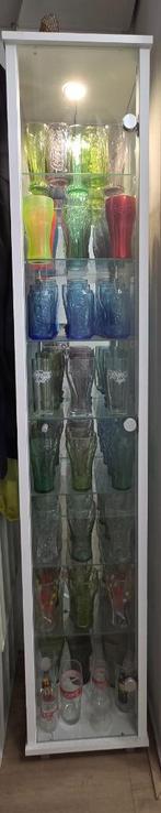 Te Koop witte vitrine, Huis en Inrichting, Ophalen, Glas, 50 tot 100 cm, Zo goed als nieuw