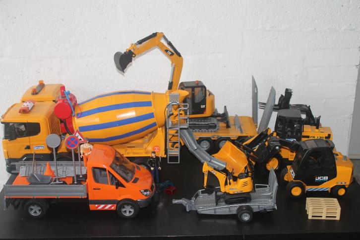 BRUDER speelgoed - vrachtwagens - graafmachines, Kinderen en Baby's, Speelgoed | Speelgoedvoertuigen, Zo goed als nieuw, Ophalen