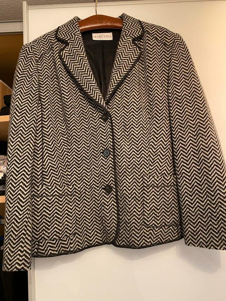 Mooi Colbertjasje Maat 44, Kleding | Dames, Jasjes, Kostuums en Pakken, Zo goed als nieuw, Jasje, Maat 42/44 (L), Zwart, Ophalen of Verzenden