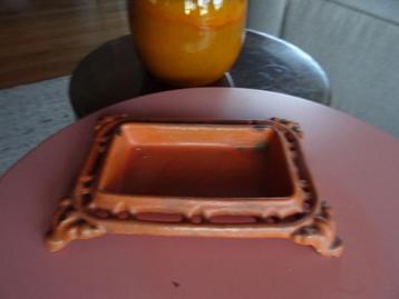 bijzondere kleur oranje Franse kwispedoor beschikbaar voor biedingen