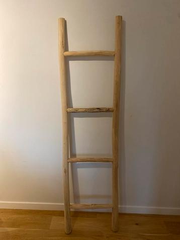 Houten decoratieve ladder beschikbaar voor biedingen
