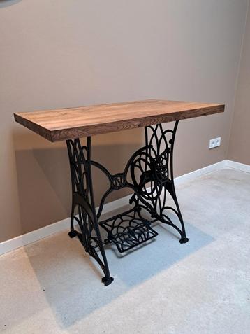 Sidetable met naaimachine onderstel  beschikbaar voor biedingen