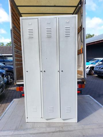 stalen lockerkasten beschikbaar voor biedingen
