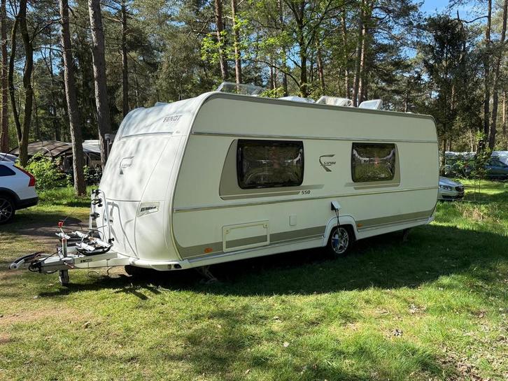 Fendt Saphir 550 2016 Stapelbed, Airco, Luifel, Caravans en Kamperen, Caravans, Particulier, tot en met 5, 1250 - 1500 kg, Standaardzit