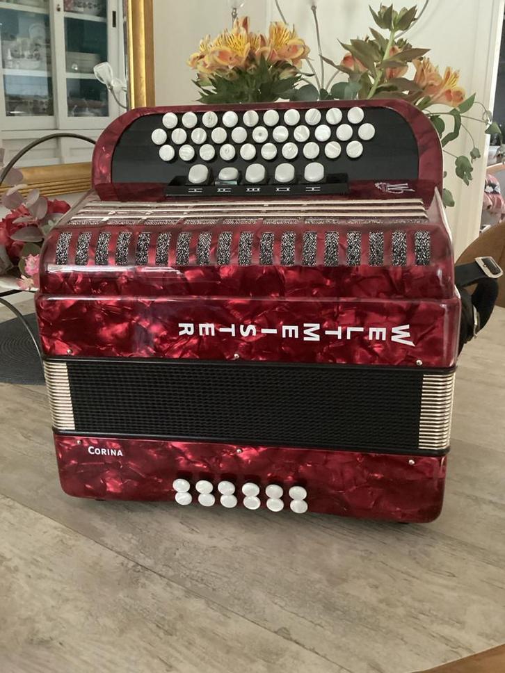 Weltmeister Corina trekharmonica.  - Zo goed als nieuw, Muziek en Instrumenten, Accordeons, Zo goed als nieuw, Toetsaccordeon