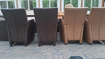 6 nette eetkamer stoelen op wieltjes beschikbaar voor biedingen