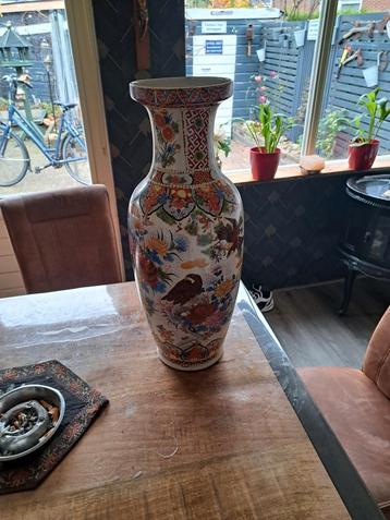 Tekoop groote vaas beschikbaar voor biedingen