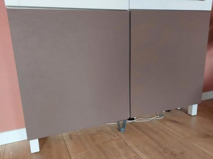 2x Ikea Besta kasten met poten 75 x 60 x 22 cm, Huis en Inrichting, Kasten | Overige, Zo goed als nieuw, Ophalen