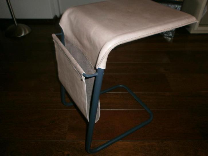 krantenbak, Huis en Inrichting, Woonaccessoires | Krantenbakken en Lectuurbakken, Zo goed als nieuw, Ophalen of Verzenden