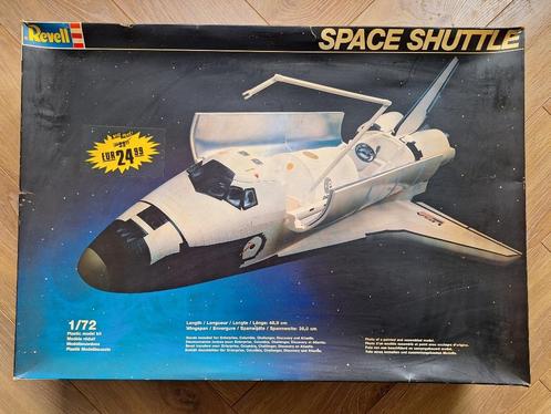 1:72 1/72 Revell Space Shuttle (Sprues Sealed), Hobby en Vrije tijd, Modelbouw | Vliegtuigen en Helikopters, Zo goed als nieuw