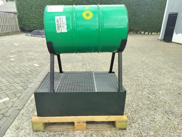 Lekbak met vatenstandaard beschikbaar voor biedingen