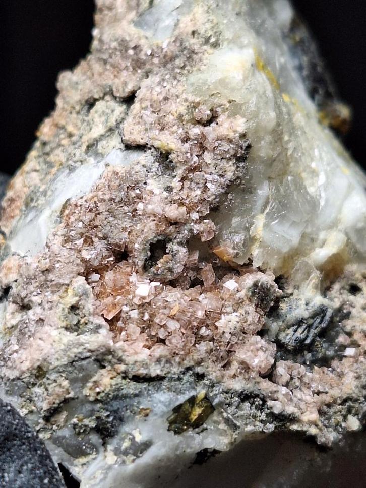 RHODOCHROSIET/SFALERIET OSARIZAWA MIJN! (ZEER ZELDZAAM), Verzamelen, Mineralen en Fossielen, Mineraal, Ophalen of Verzenden