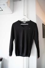 Zwarte trui met v-hals Tommy Hilfiger maat M, Maat 38/40 (M), Verzenden, Zwart, Gedragen