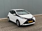 Toyota Aygo 1.0 12V | Camera | Cruise | NAP | Led | Airco, 4 stoelen, Wit, Origineel Nederlands, Handgeschakeld