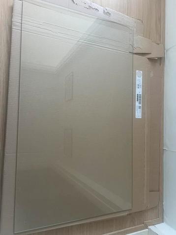 Glazen nageltafel/bureau beschikbaar voor biedingen