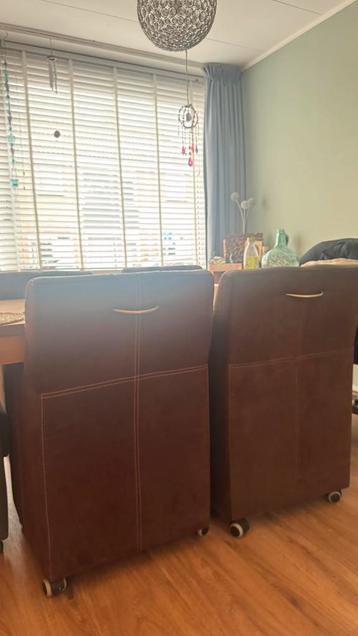 4 eettafel stoelen met wieltjes beschikbaar voor biedingen
