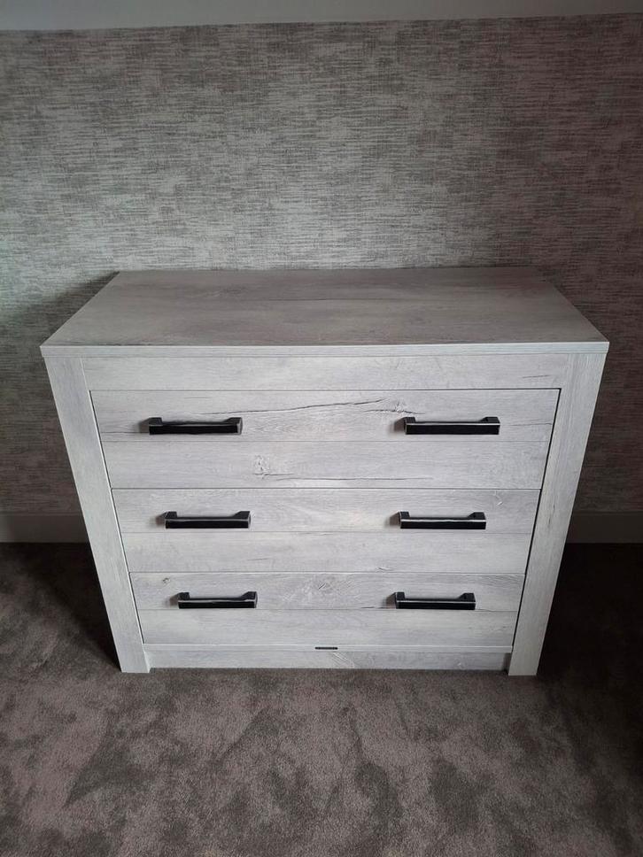 Kidsmill babykamer set: bed, commode en kapstok, Kinderen en Baby's, Kinderkamer | Complete kinderkamers, Zo goed als nieuw, Jongetje of Meisje