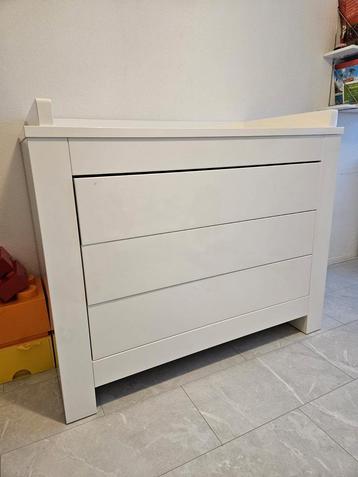 Kidsmill Alaska White Babybed 140x70 en commode beschikbaar voor biedingen