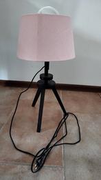 Stijlvolle IKEA tafellamp met houten voet, Huis en Inrichting, Lampen | Tafellampen, Ophalen, Hout, Zo goed als nieuw, Modern