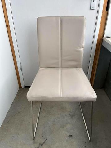 Stoel leer creme beschikbaar voor biedingen