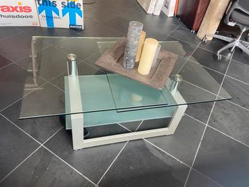 Zeer mooie Beweegbare Glazen salon tafel beschikbaar voor biedingen