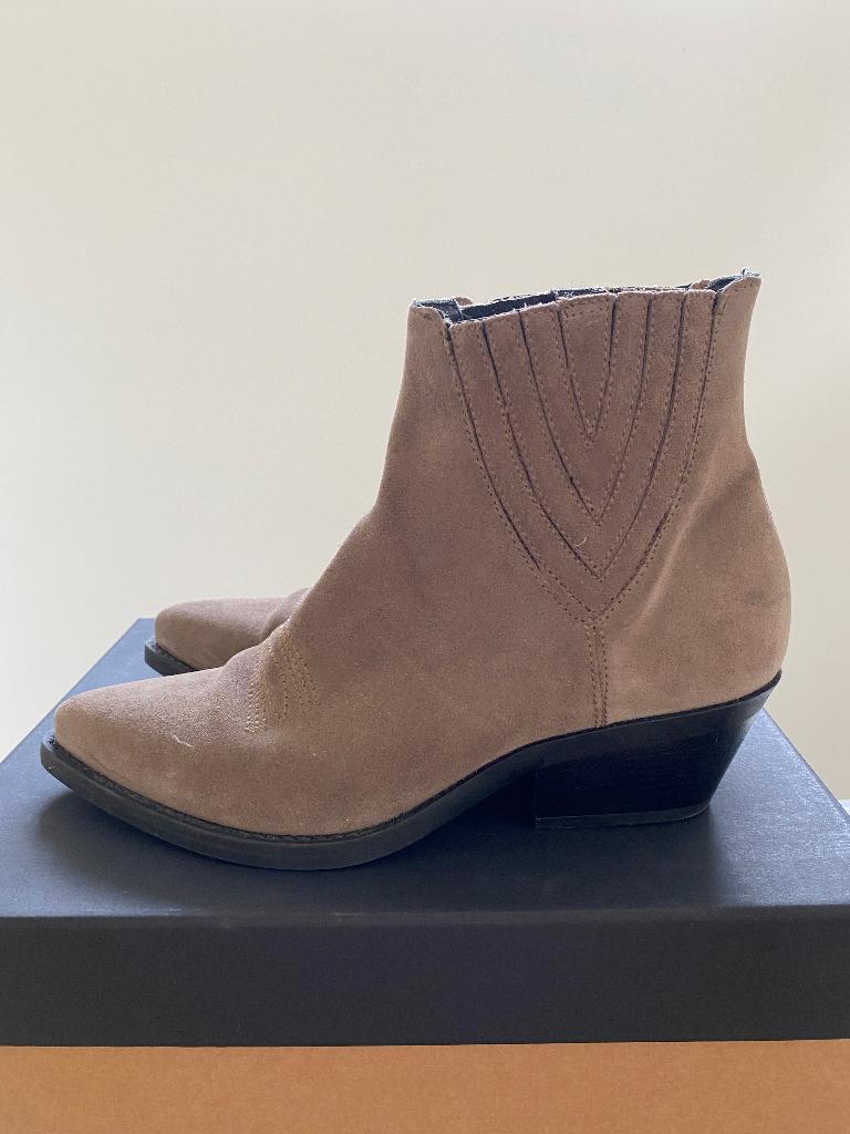 Janet en Janet laarzen camel kleur - zandkleur - 38 NEW, Beige, Lage of Enkellaarzen, Nieuw, Ophalen of Verzenden