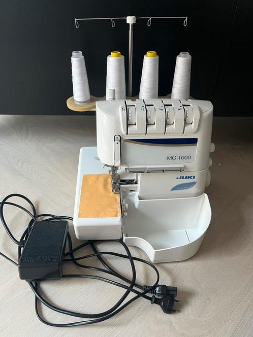 Juki lockmachine MO-1000, Hobby en Vrije tijd, Naaimachines en Toebehoren, Zo goed als nieuw, Lockmachine, Ophalen of Verzenden