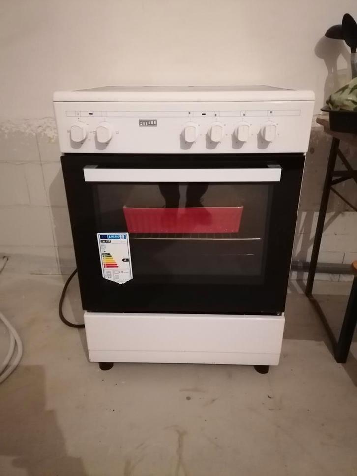 Elektrisch fornuis incl oven, Witgoed en Apparatuur, Fornuizen, Gebruikt, Vrijstaand, Elektrisch, 4 kookzones, 85 tot 90 cm, Ophalen