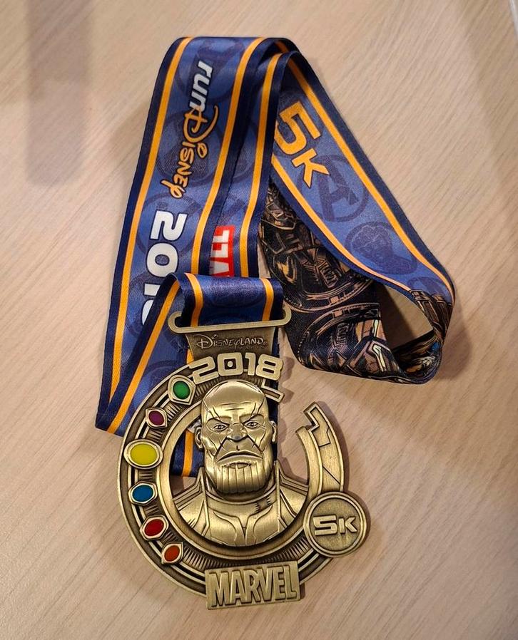 Marvel RunDisney medaille 5K Marathon - Disneyland Parijs, Postzegels en Munten, Penningen en Medailles, Ophalen of Verzenden