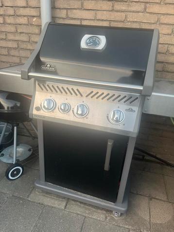 Napoleon Rogue Gasbarbecue - Gebruikt beschikbaar voor biedingen