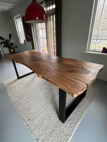  massief houten eettafel 233cm lang beschikbaar voor biedingen