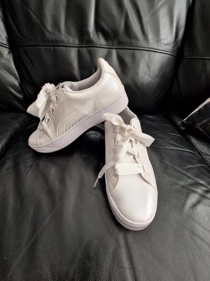 🌹Mooie  puma's 1 keer kort aangeweest echt als nieuw🌹, Kleding | Dames, Schoenen, Zo goed als nieuw, Sneakers of Gympen, Wit
